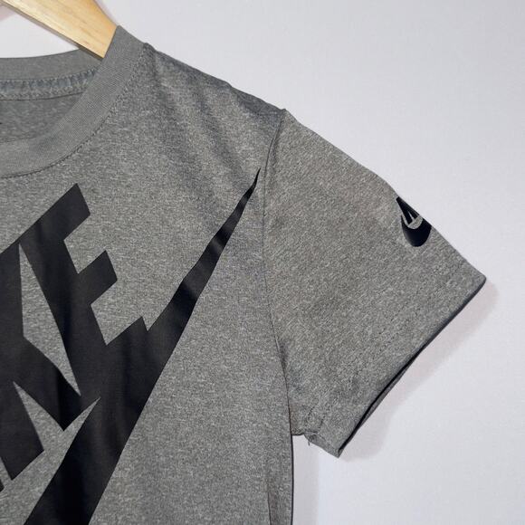 Nike Gray with black Logo shirt kids Size 7 - Picture 3 of 5